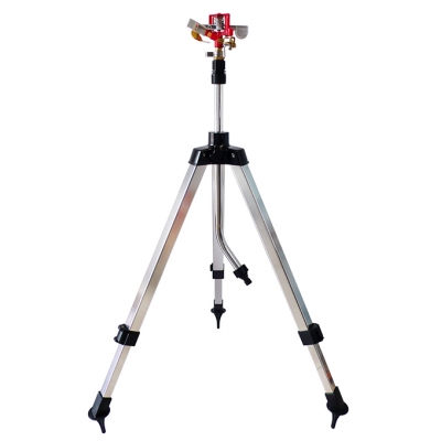 Metal sprinkler with telescopic tripod